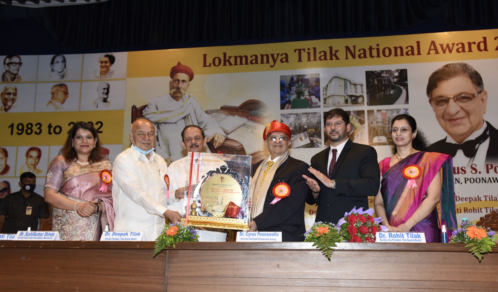 Dr. Cyrus S. Poonawalla receives Lokmanya Tilak
              National Award 2021
