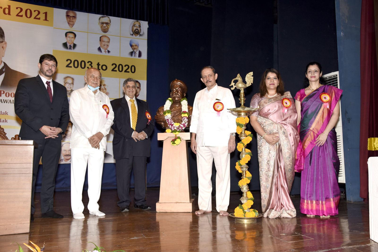 Dr. Cyrus S. Poonawalla receives Lokmanya Tilak
              National Award