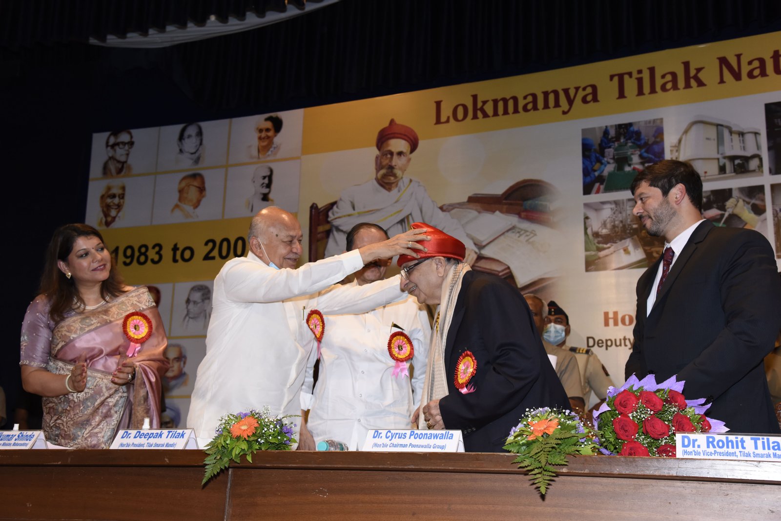 Dr. Cyrus S. Poonawalla receives Lokmanya Tilak
              National Award