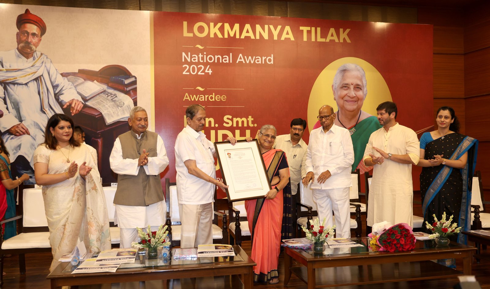 Sudha murthi received lokmanya tilak national award