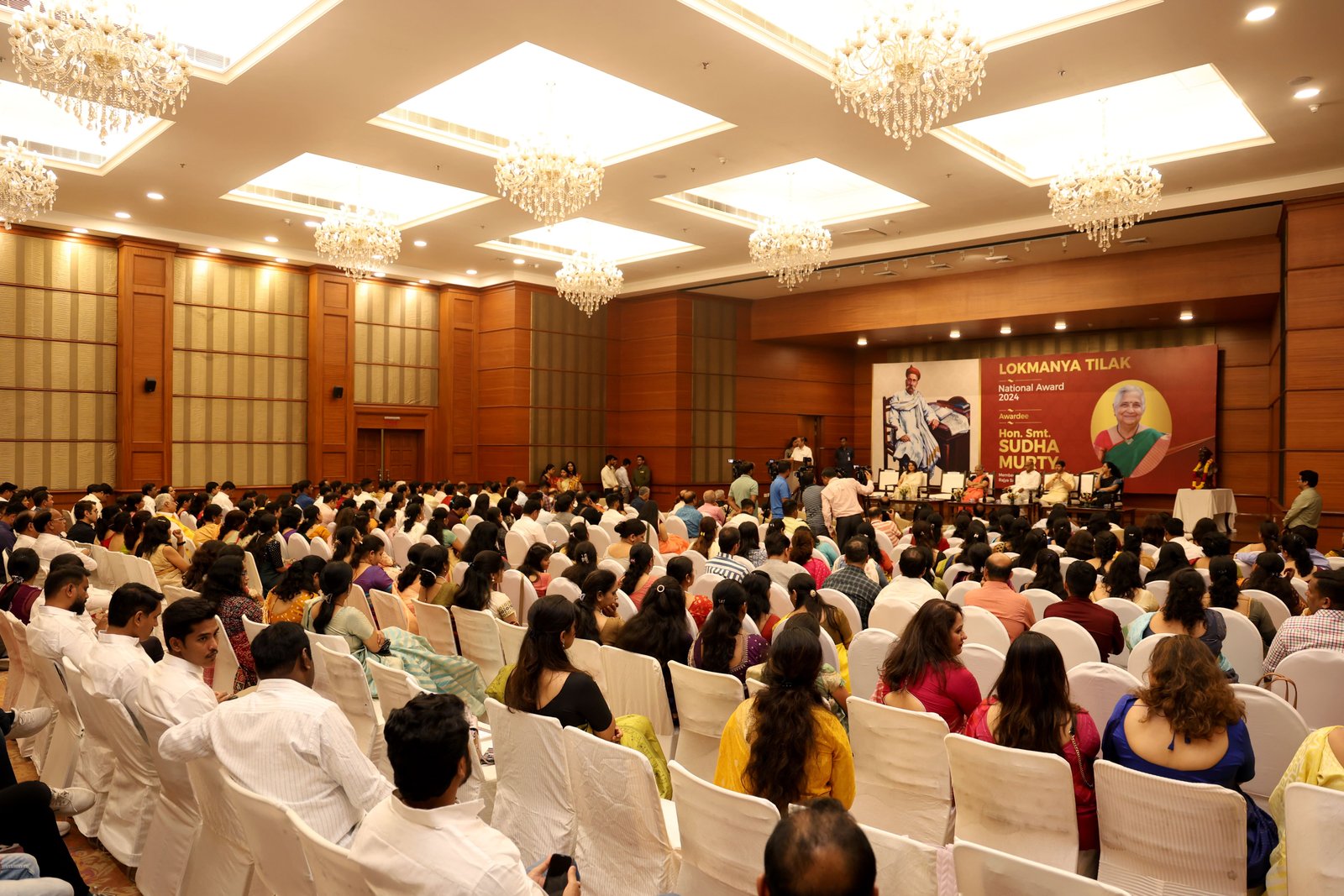 Sudha murthi received lokmanya tilak national award