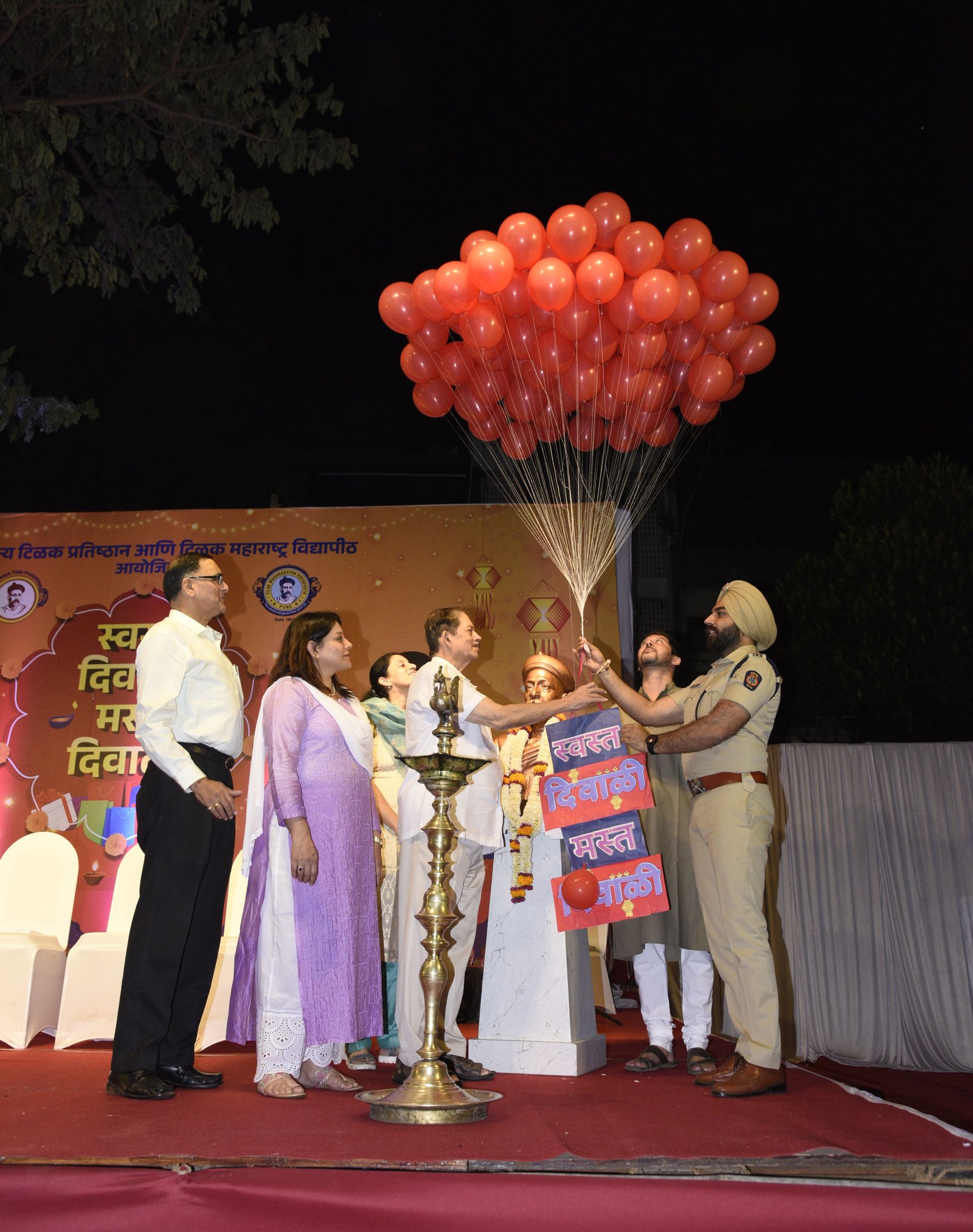 Swasta diwali Masta Diwali organised by Lokmanya Tilak Pratisthan
