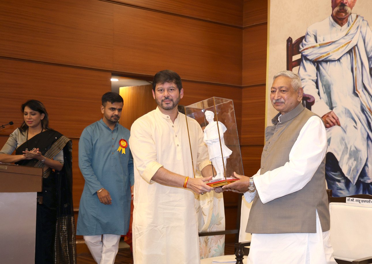 Rohit Tilak in Lokmnaya Tilak national award
